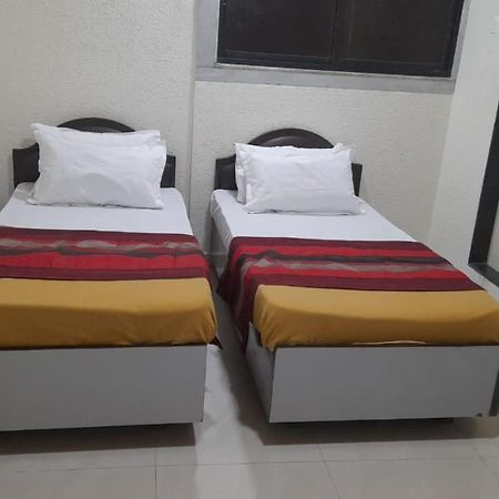 Shraddha Hotel Mumbai Ngoại thất bức ảnh