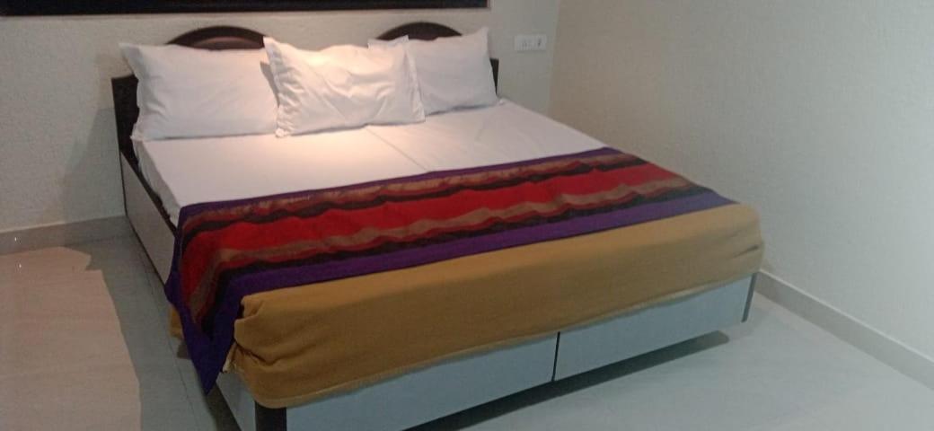 Shraddha Hotel Mumbai Ngoại thất bức ảnh